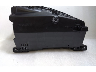 Дисплей    32300227, WHU001   Volvo XC60