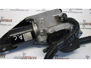 Притягиватель задней крышки