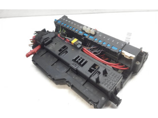 Блок предохранителей 8364542   BMW X3 E83    