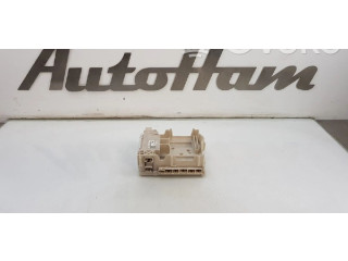 Блок предохранителей 827300H030A, 827300H030A Peugeot 108