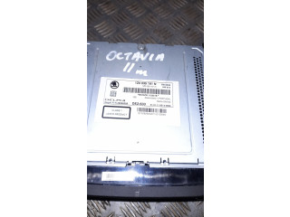 Радио/ проигрыватель CD/DVD / навигация