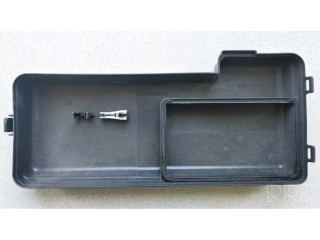 Крышка блока предохранителей 8266248020 Toyota Highlander XU20