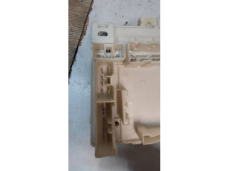 Блок предохранителей MN108319 Mitsubishi Colt