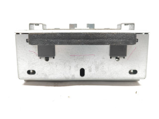 Радио/ проигрыватель CD/DVD / навигация