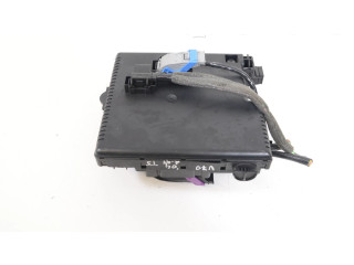 Блок предохранителей  8688264, 12217789   Volvo V70    