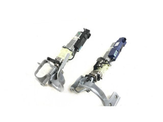 Притягиватель задней крышки