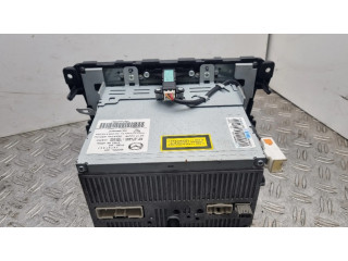 Радио/ проигрыватель CD/DVD / навигация