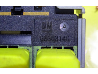 Блок предохранителей  93363140   Opel Meriva A    