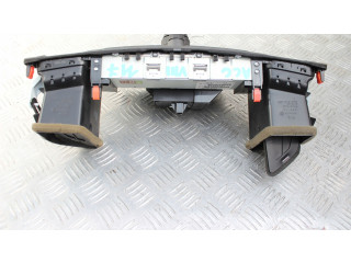 Радио/ проигрыватель CD/DVD / навигация