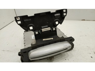 Радио/ проигрыватель CD/DVD / навигация