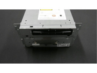 Радио/ проигрыватель CD/DVD / навигация