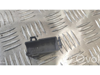 Pojistková skříňka Крышка ящика предохранителей 586509 BMW 2 F22 F23 2016