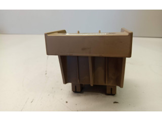 Блок предохранителей 82201FG000 Subaru Forester SH