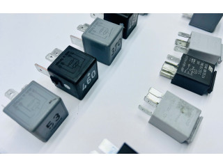   Pojistková skříňka 0281003032, 20141205   Volkswagen Tiguan 2008