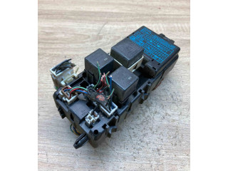 Блок предохранителей MB953355, MR193494   Mitsubishi Carisma    