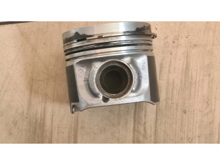 Píst 84l110 BMW 5 F10 F11 pro naftový motor 3.0