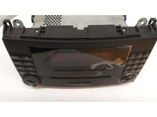 Радио/ проигрыватель CD/DVD / навигация