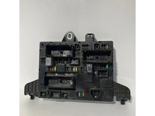 Pojistková skříňka 365927271, 13302300 Opel Astra 2010