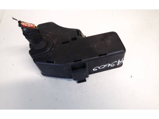 Блок предохранителей  9128576, 9162084   Volvo S70  V70  V70 XC    