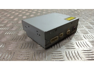 Радио/ проигрыватель CD/DVD / навигация