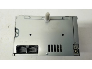 Радио/ проигрыватель CD/DVD / навигация