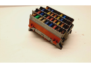 Блок предохранителей  9162439   Volvo V70    