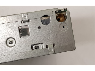 Радио/ проигрыватель CD/DVD / навигация