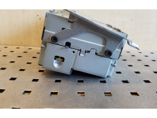 Радио/ проигрыватель CD/DVD / навигация