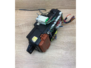 Блок предохранителей MR318828, MB953355   Mitsubishi Carisma    