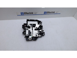 Блок предохранителей 8889877787, P8889877787 Lynk & co 01