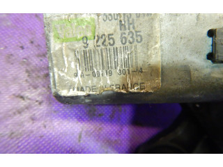 Моторчик заднего дворника 9225635, 9225635    Opel Combo C