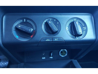 Блок управления климат-контролем Skoda Fabia Mk3 (NJ)