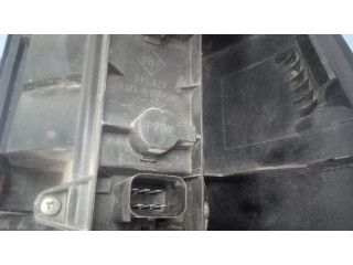 Задний фонарь левый сзади 257970 Dodge Caravan