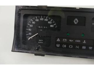 Панель приборов    Renault Clio I       