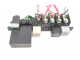 Блок предохранителей 8l0941822, 7m0951253a Volkswagen Golf IV