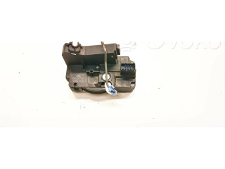 Замок багажника 8200282323, 93851810    Renault Trafic II (X83) 2002 - 2014 года