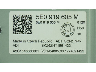 Дисплей 5E0919605M, SKZ6ZHT1561422 Skoda Octavia Mk3 (5E)