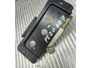 Zámek zadních dveří Peugeot 607 2001