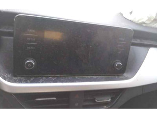 Радио/ проигрыватель CD/DVD / навигация