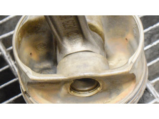 Píst 7838623, 7840918 BMW 5 E60 E61 pro benzínový motor 5.0 S85 B50 A