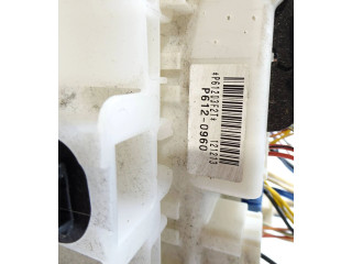 Pojistková skříňka P612-0960, P61203F2T Suzuki Swift II 2011