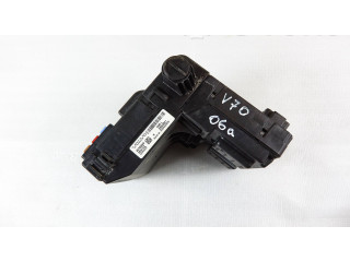 Блок предохранителей 30765646   Volvo V70    