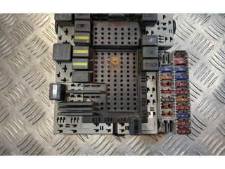 Блок предохранителей  8688153, 02W062   Volvo S80    