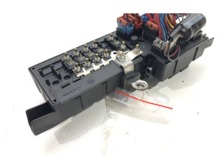 Блок предохранителей 8637841 Volvo S60