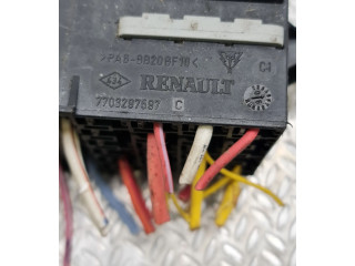 Блок предохранителей 7703397464, 7703297597 Renault Clio II
