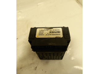 Блок предохранителей  8688153, 8688153   Volvo V70    