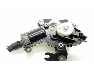 Притягиватель задней крышки