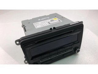 Радио/ проигрыватель CD/DVD / навигация