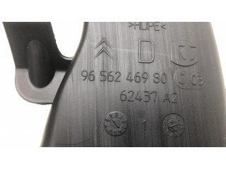 Другая деталь салона