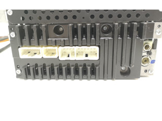 Радио/ проигрыватель CD/DVD / навигация